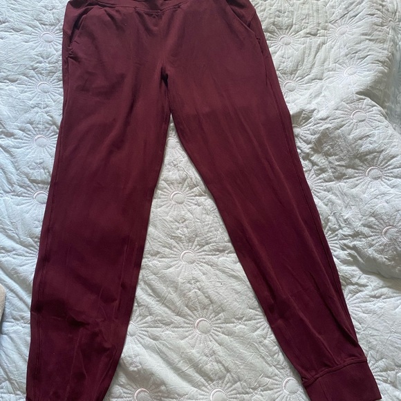 Lululemon burgundy Jogger Pants size 8 for women’s - Picture 11 of 12